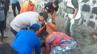 Warga di Cinangka dibuat geger dengan penemuan jasad pria di Pantai 88 Cinangka, Kabupaten Serang, Banten. (Liputan6.com/ Dok Polda Banten)