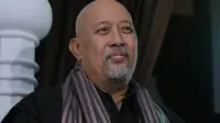 Indro Warkop bermain dalam film Keluarga Slamet. (Deki Prayoga/Fimela.com)