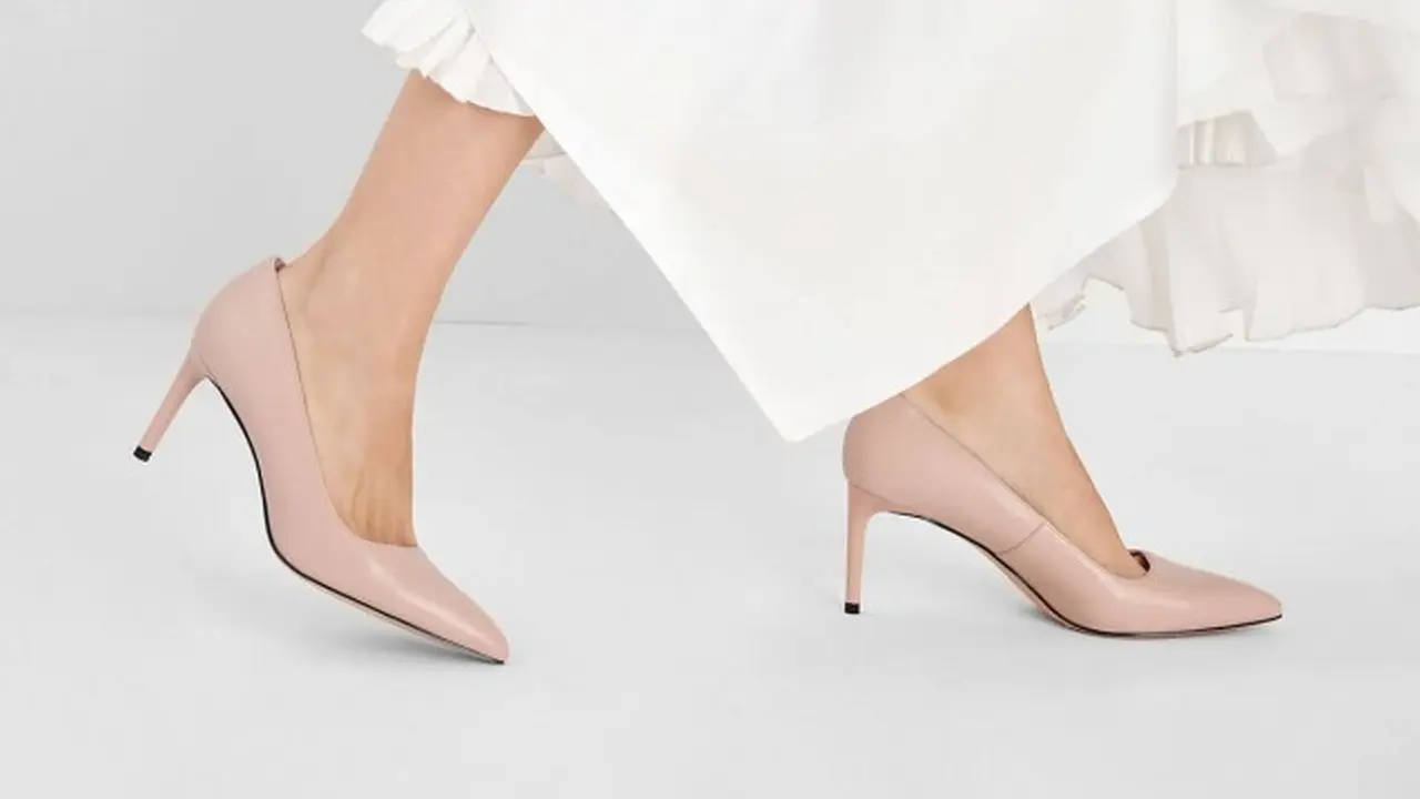 Sepatu court nude