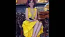 Dokter cantik, Sonia Wibisono tampil anggun dengan menggunakan dress tanpa lengan berwarna kuning, Jakarta, Selasa (18/11/2014). (Liputan6.com/Panji Diksana) 