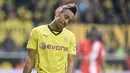 Akhir-akhir ini, Pierre-Emerick Aubameyang sedang mengalami banyak masalah bersama Arsenal, mulai dicopot dari ban kapten dan terancam dedepak dari Emirates. Padahal, ia meruapakan salah satu penyerang top saat berseragam Borussia Dortmund. (AFP/Patrik Stollarz)