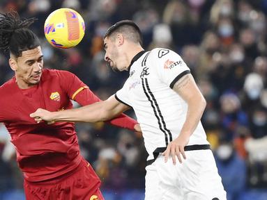 AS Roma sukses mengantongi tiga poin penting usai menjamu Spezia dalam laga lanjutan Serie A yang digelar di Stadio Olimpico, Selasa (14/12/2021).  (Alfredo Falcone/LaPresse via AP)