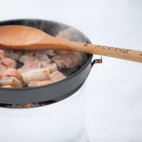 Daging ayam yang sedang dimasak (Foto Dok: Freepik/EyeEm).