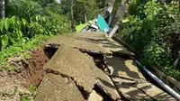 Dampak pergerakan tanah di Kampung Tegalkaso Desa Bencoy, Kecamatan Cireunghas Kabupaten Sukabumi (Liputan6.com/Fira Syahrin).