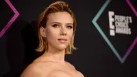 Resmi Bertunangan, Begini Potret Mesra Scarlett Johansson dan Colin Jost