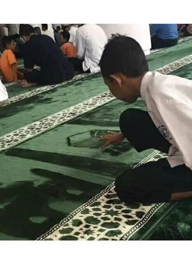 Kelakuan Absurd Saat Orang Gabut Ini Bikin Tepuk Jidat