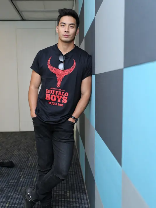 "Ditawarin langsung mau. Sebelum ini kan Power Rangers. Setelah itu balik lagi ke stunt. Ga mikirin ke akting. Mau karena karakter dan ceritanya bagus banget. Desain juga bagus banget," ujar pria yang menjadi stunt in di film Maze Runner.