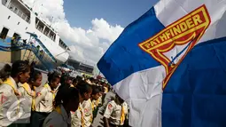 Puluhan peserta Jambore asal Papua tiba di Pelabuhan Tanjung Priok, Jakarta, Kamis (30/6). Mereka akan mengikuti jambore se-asia pasifik pada tanggal 12-16 Juli diikuti 14 Negara asia pasifik yang diselenggarakan di Bandung. (Liputan6.com/Faizal Fanani)