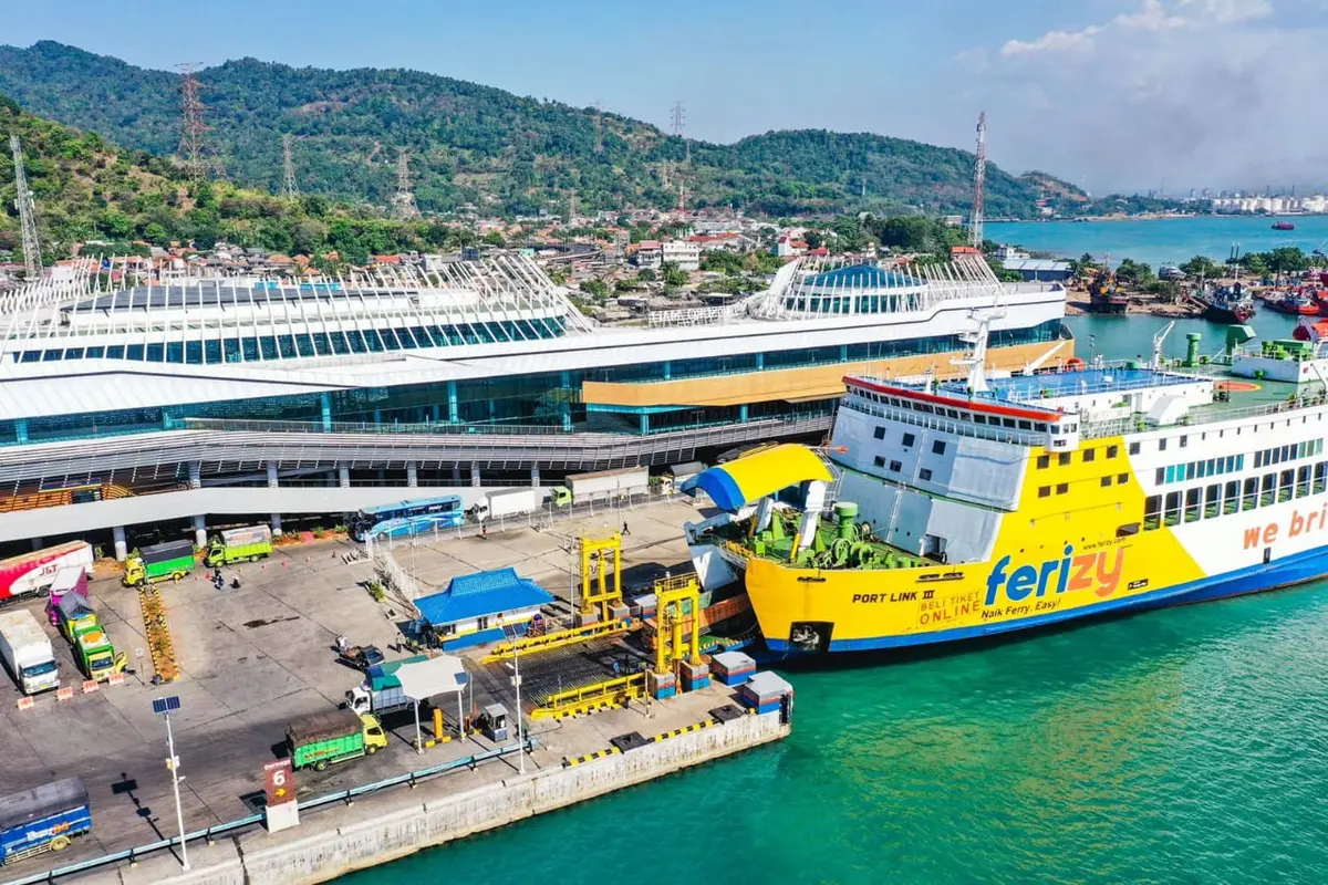 Penumpang Pelabuhan Merak menuju Bakauheni Lampung (Dok PT ASDP Indonesia Ferry)