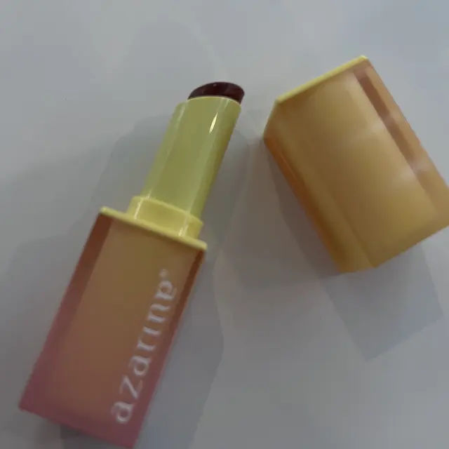 Review Sunscreen untuk Bibir Cantik, Azarine Glowkiss Sunscreen Lip Balm dengan SPF 35 PA+++