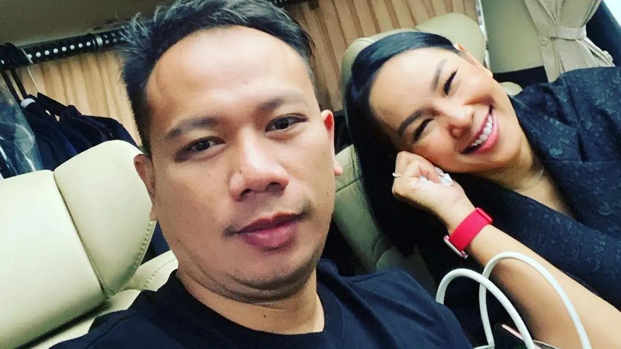 [Fimela] Vicky Prasetyo dan Kalina Oktarani