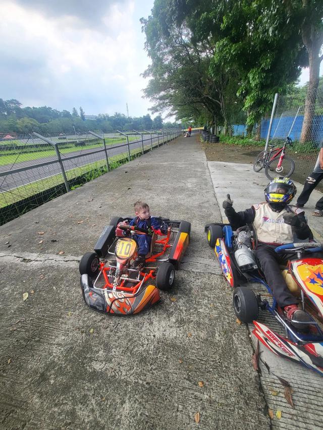 7 Momen Celine Evangelista Temani Lucio Balapan Gokart Ini Curi Perhatian