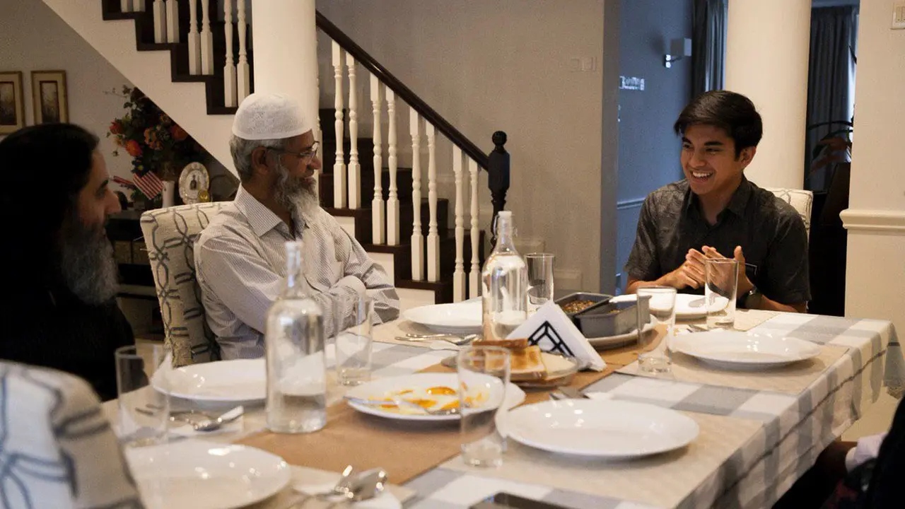 Menteri Pemuda dan Olahraga Malaysia, Syed Saddiq bertemu dengan Zakir Naik. (Twitter/@SyedSaddiq)