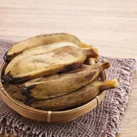 pisang yang dimasak dengan cara dikukus/copyright shutterstock.com/tyasindayanti
