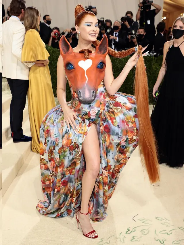Penampilan 10 Selebriti Dunia di Met Gala 2021, Tampil Memukau