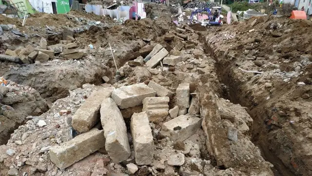 Temuan batuan diduga material Candi Prau dan situs Watu Kelir, Dieng. (Foto: Liputan6.com/UPT Dieng/Muhamad Ridlo)