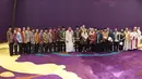 Presiden Joko Widodo menemani Raja Arab Saudi, Salman bin Abdul Aziz al-Saud berpose bersama dengan tokoh lintas agama Indonesia di Hotel Raffles, Kuningan, Jakarta, Jumat (3/3). (Biro Pers Setpres/Laily Rachev)
