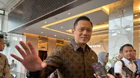 Menteri ATR/BPN Agus Harimurti Yudhoyono (AHY) usai rapat koordinasi di Kementerian Perekonomian, Jakarta, Rabu (29/5/2024). Rapat tersebuut membahas mengenai pengembangan 3 Kawasan Ekonomi Khusus (KEK) baru.&nbsp; (Tira/Liputan6.com)