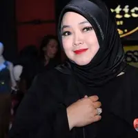 Ayahanda Rina Gunawan Meninggal Dunia
