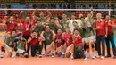 Kemenangan ini membawa Timnas voli Indonesia melangkah ke final SEA Games Thailand 2025 dan menjaga peluang menambah koleksi medali emas bagi kontingen Indonesia. Tampak dalam foto, Timnas voli putra Indonesia merayakan kemenangan atas Vietnam di babak semifinal SEA Games 2025 di Indoor Stadium Huamark, Bangkok, Thailand, Kamis (18/12/2025). (Bola.com/Bagaskara Lazuardi)