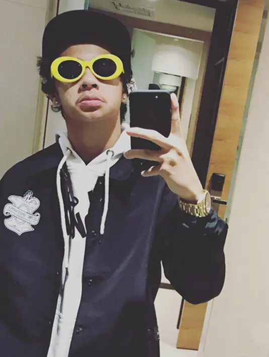 "Kemarin sama Chelsea Islan dibilang pacaran, sekarang Hanin Dhiya juga gitu," kata Bastian kepada Feny Rose dalam acara Rumpi (No Secret) yang disiarkan secara langsung, Selasa (12/9/2017) sore. (Instagram/bastiansteel)