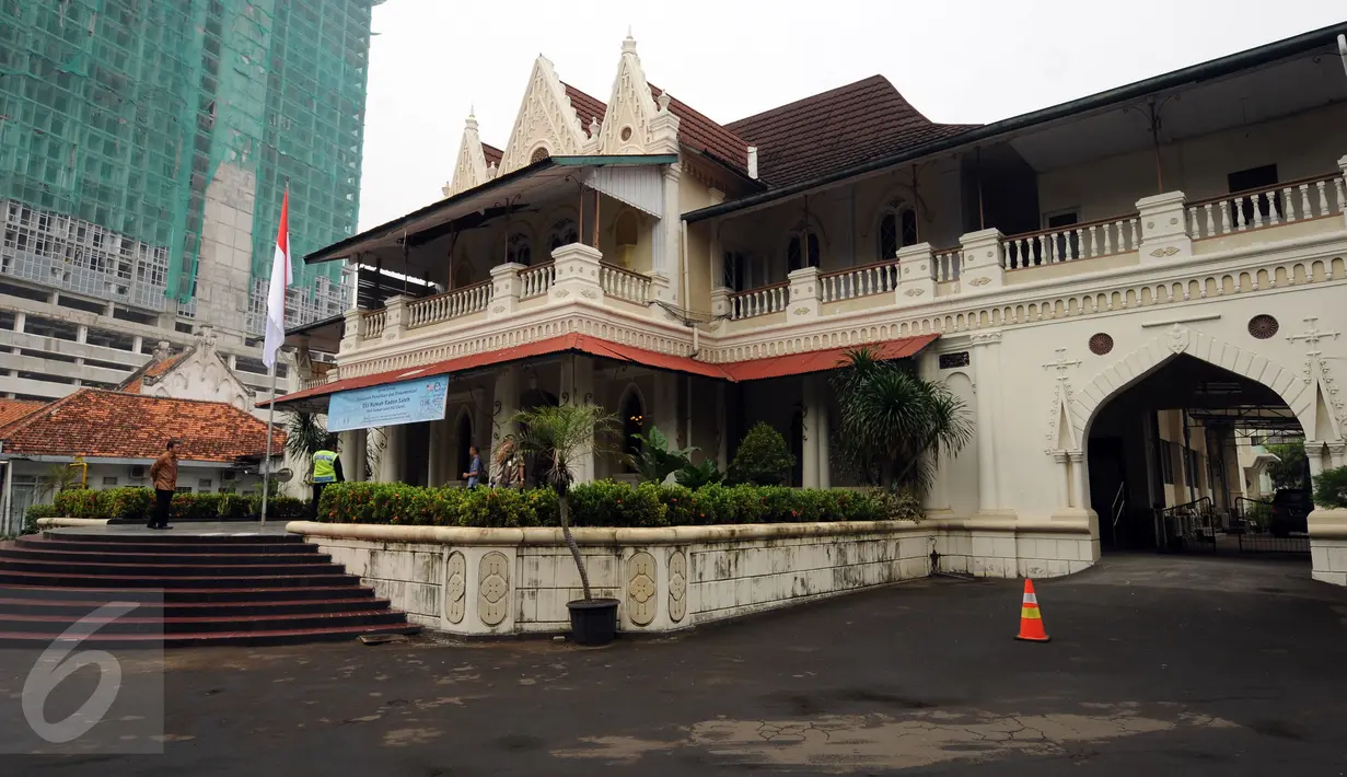Tampilan samping eks kediaman Raden Saleh di kawasan Cikini, Jakarta, Selasa (26/4/2016). Sekitar 1852, Raden Saleh, maestro lukis Indonesia mendirikan rumah ini di atas tanah milik istrinya. (Liputan6.com/Helmi Fithriansyah)