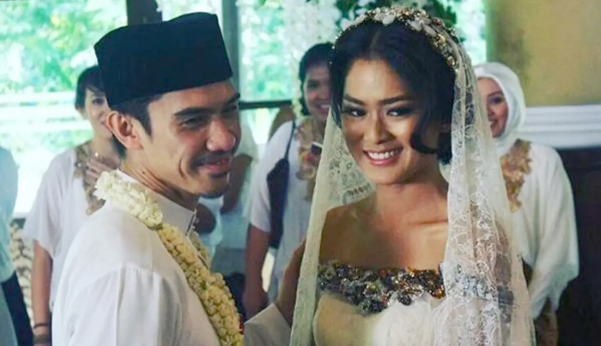 Ini merupakan pernikahan kedua artis Prisia Nasution. Sebelumnya, Pia menikah dengan Ananda Haris Siregar, dan berakhir pada 4 Januari 2012 silam. (Instagram)