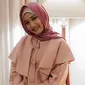 Fatin Shidqia Lubis dikenal sebagai penyanyi dengan gaya penampilan muslimnya yang stylish. Namun, ia juga kerap mengunggah foto gaya penampilan sehari-harinya di akun Instagram. (Liputan6.com/IG/@fatin30)