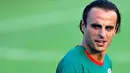 Manchester United's new player and Bulgarian national football team captain Dimitar Berbatov gestures as he warms up during a training session on September 2, 2008 at Vassil Levski stadium in Sofia. AFP PHOTO/ DIMITAR DILKOFF