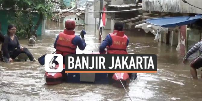 VIDEO: Permukiman di Pejaten Timur Banjir, Tim Damkar Siaga Lakukan Evakuasi