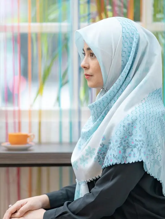 <p>"Misalnya sekarang fondasi agamanya harus diperkuat, ibaratnya sulitlah untuk bertahan on track di jalan agama dan di lingkungan," pungkasnya. [Instagram/ristytagor]</p>