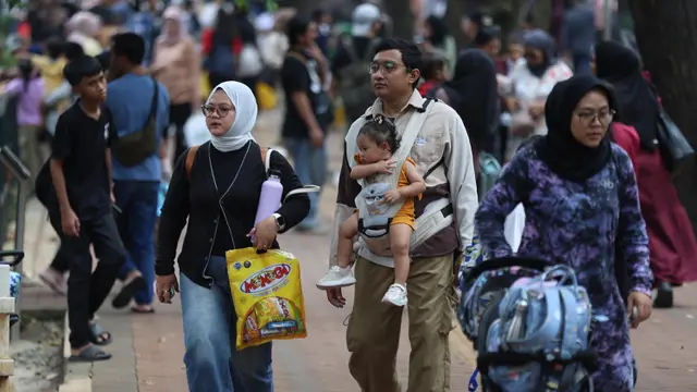 Kebun Binatang Ragunan Jakarta Dipadati Ribuan Pengunjung