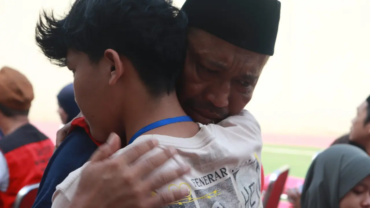 Tangis WBP Rutan Kelas IIB Serang Bertemu Anak di Hari Ayah. (Selasa, 12/11/2024). (Rutan Kelas IIB Serang).