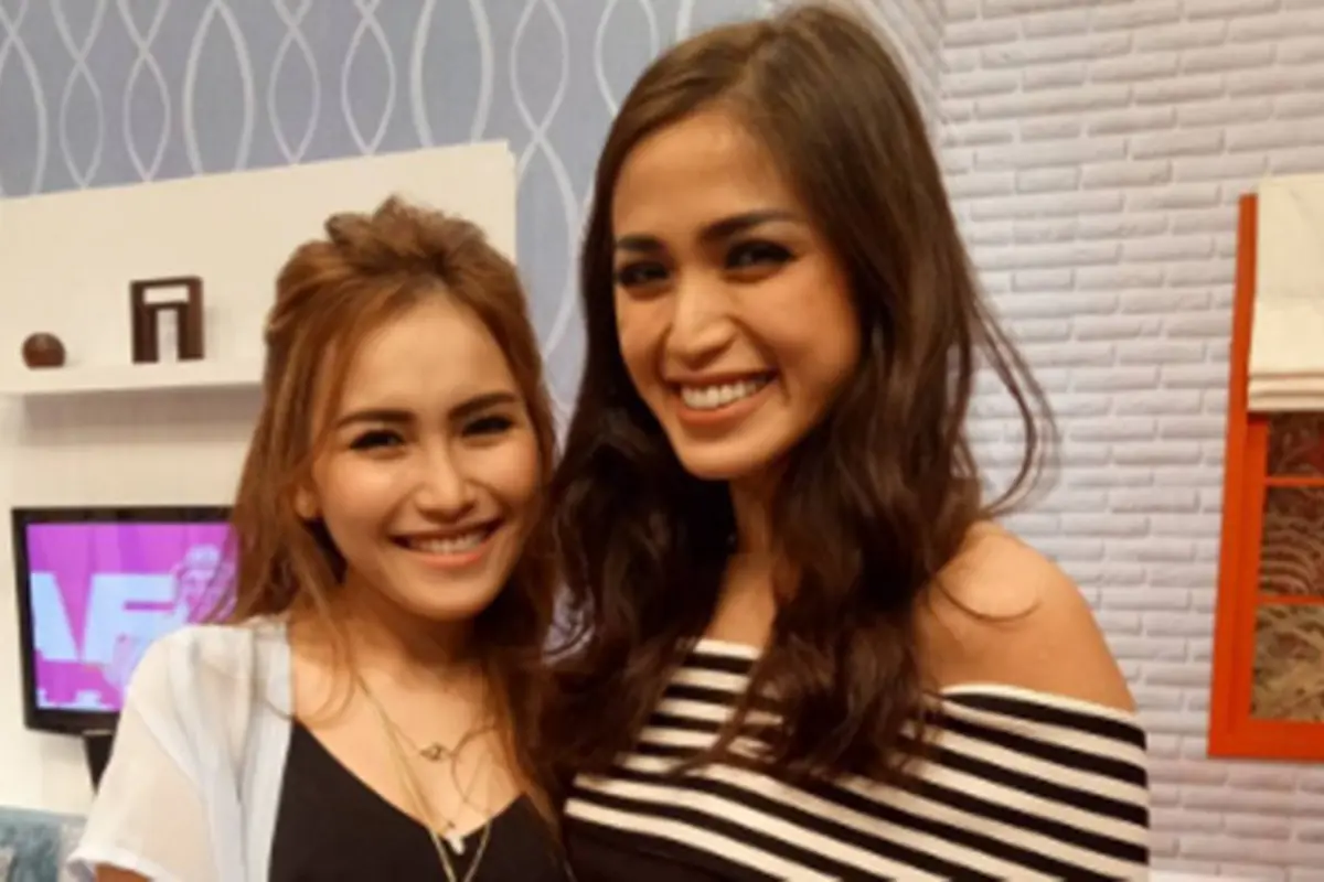 [Bintang] Ayu Ting Ting dan Jessica Iskandar
