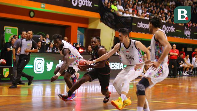 Bali United Basketball Vs Evos Thunder Bogor