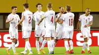 Para pemain Denmark merayakan gol saat melawan Austria pada pertandingan Grup F kualifikasi Piala Dunia 2022 di Ernst-Happel-Stadium, Wina, Austria, Rabu (31/3/2021). Denmark membantai Austria 4-0. (AP Photo/Ronald Zak)
