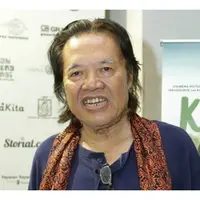 Penulis 'Keluarga Cemara' Meninggal Dunia, Ini 5 Fakta Tentang Arswendo Atmowiloto (sumber: KapanLagi.com)