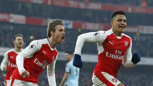 Arsene Weger bisa bernapas lega setelah timnya memastikan kemenangan 2-1 atas Burnley pada Minggu (22/1/2017) malam tadi. (IAN KINGTON / AFP)