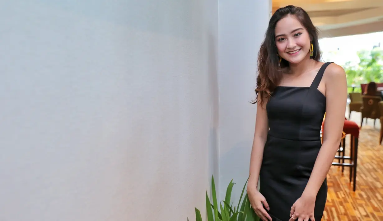 Salshabilla Adriani, aktris remaja yang kini namanya sedang melambung tinggi karena kariernya di dunia akting. Di tahun 2018, ada hal baru yang dijajal Salshabilla terkait soal dunia akting yang digelutinya. (Adrian Putra/Bintang.com)