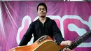 Pemenang kedua Music Video Contest, Dibya Dika berpose jelang beraksi di panggung inBox di Cibinong Square, Bogor, Kamis (29/1/2015). (Liputan6.com/Helmi Fithriansyah)