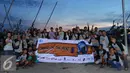 Jurnalis Joran  Indonesia (Jojoners) usai memberikan paket Ramadan kepada warga pesisir Pelabuhan Karangantu, Banten, Sabtu (11/6). Kegiatan ini mengedepankan kepedulian terhadap sesama. Dengan memberikan santunan berupa uang, alat ibadah. (Dok/Jojoners)