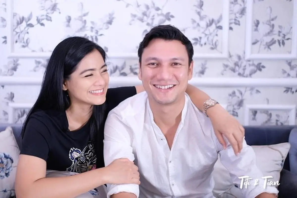 [Fimela] Titi Kamal dan Christian Sugiono