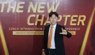 Shin Tae-yong saat diperkenalkan sebagai pelatih kepala Persija yang baru di Jakarta International Stadium, Senin (8/6/2026) siang WIB. (Bola.com/M Iqbal Ichsan)
