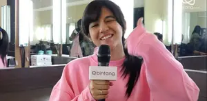 DJ Una mengungkapkan rasa bahagianya karena di dalam janinnya telah hadir jabang bayi.