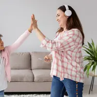 Silent cheer dinilai mampu menciptakan lingkungan yang lebih aman secara emosional bagi anak. (foto/dok: freepik)