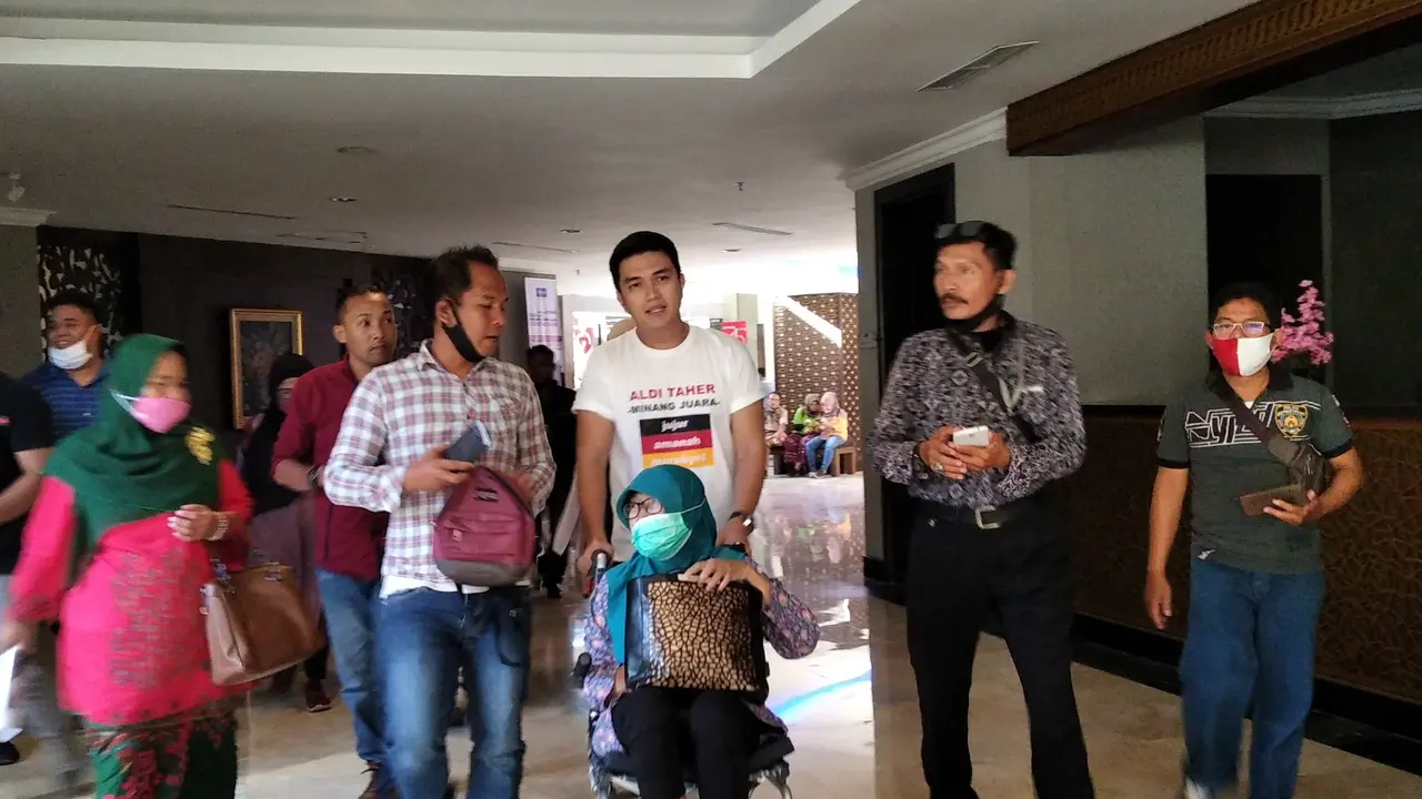 Artis Aldi Taher ikut mengambil bagian berlaga dalam Pilkada Sumatera Barat 2020. (Liputan6.com/ Novia Harlina)