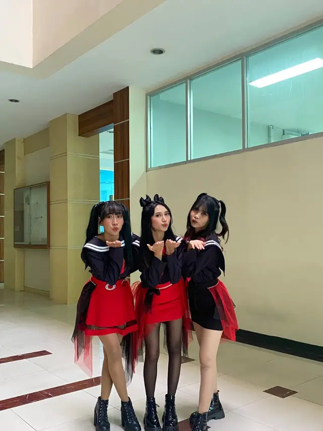 Kelompok tari 3BDC yang diperkuat Rizky Amanda Suci, Nurul Alfiaturrahmah, dan Siti Nur Aisyah. (Foto: Dok. Tim 3BDC)