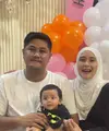 Pasangan selebriti Ryana Dea dan Puadin Redi merasa bersyukur karena putranya sudah disunat saat usia empat bulan. Pemeran Kokom dalam sinetron Dunia Terbalik itu mengaku mau pingsan saat putranya menangis kejer. [Instagram/ryana_dea]