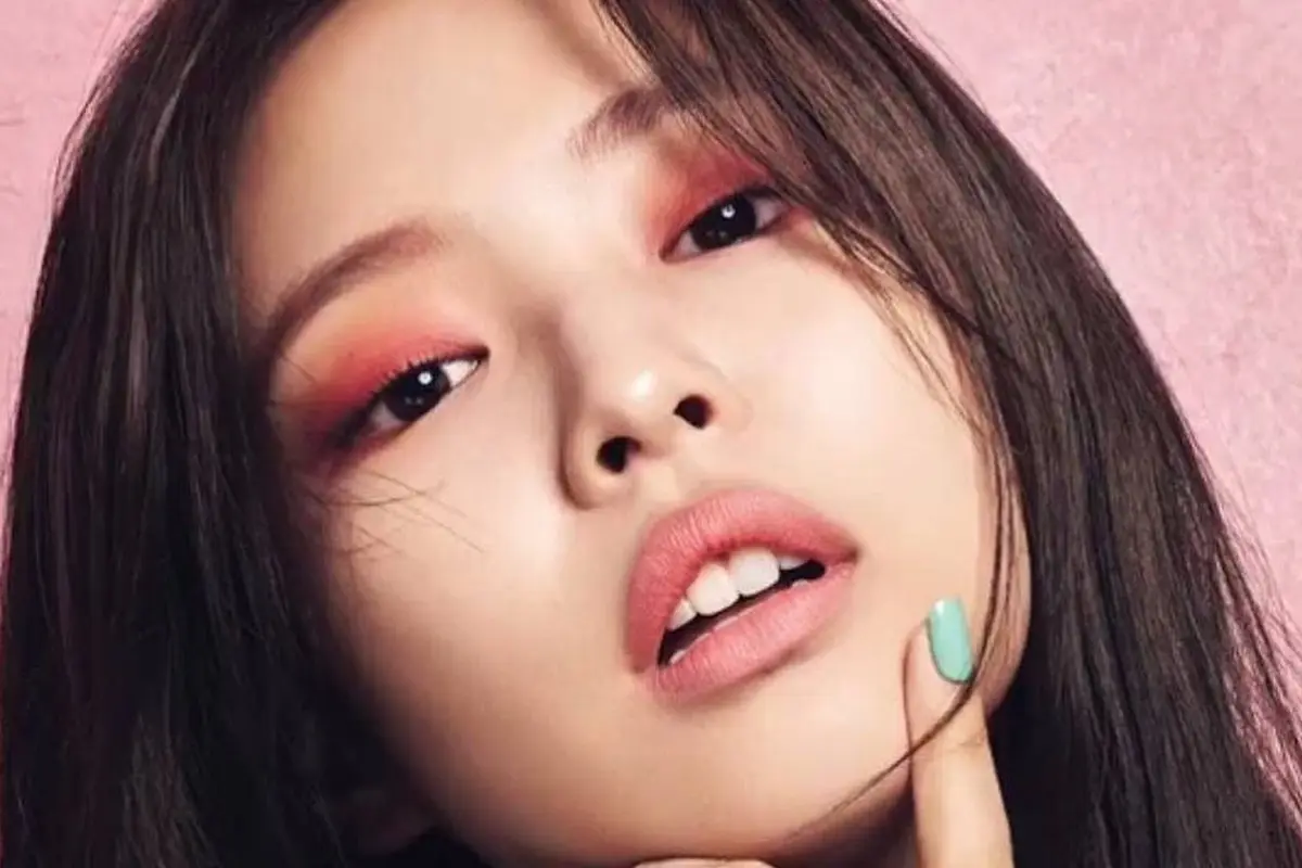 [Bintang] 8 Foto Penampilan Jennie Blackpink yang Glamor