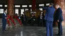 Presiden Tiongkok, Xi Jinping (kedua kanan) dan Presiden Amerika Serikat (AS), Donald Trump saat mengunjungi Temple of Heaven, Beijing, Kamis 14 Mei 2026. (Brendan Smialowski/Pool Photo via AP)